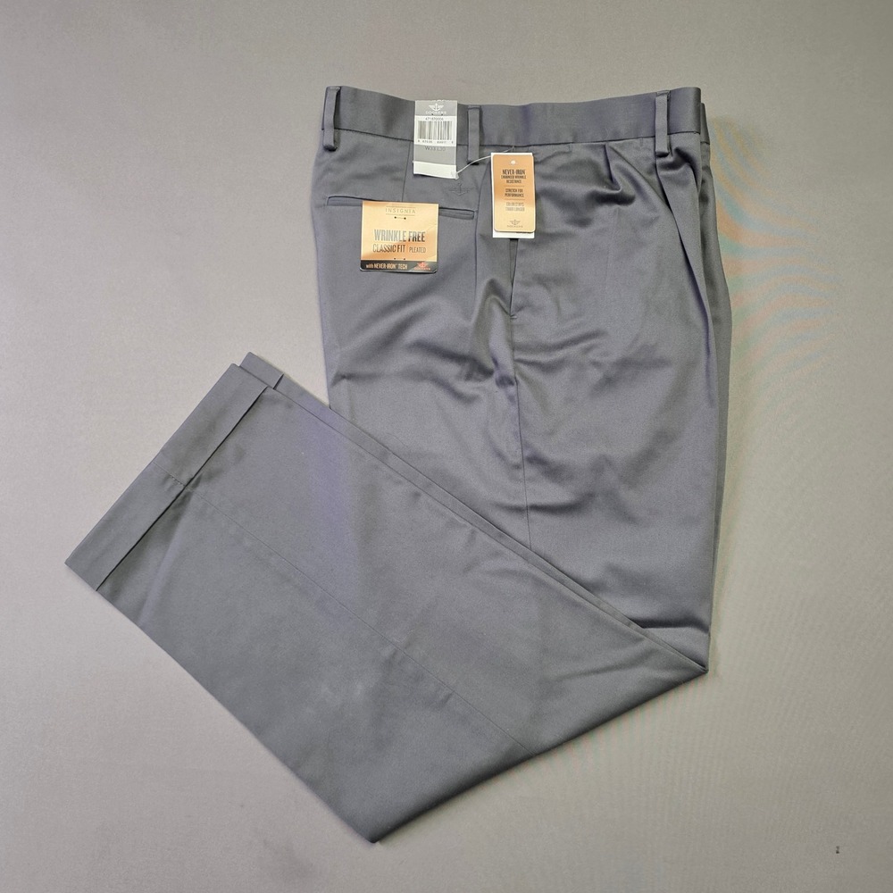 Dockers Insignia Mens 33x30 Gray Classic Fit Pleated Wrinkle Free Dress Pants